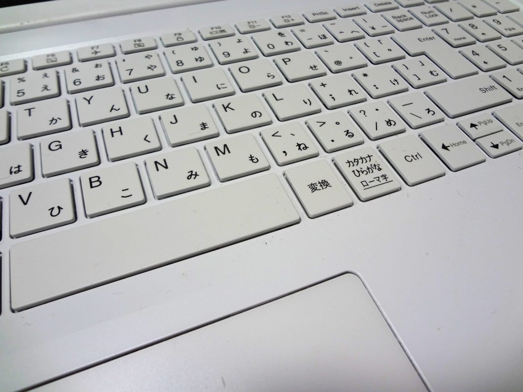 この例では、画面サイズに応じてフォントサイズを調整しています。