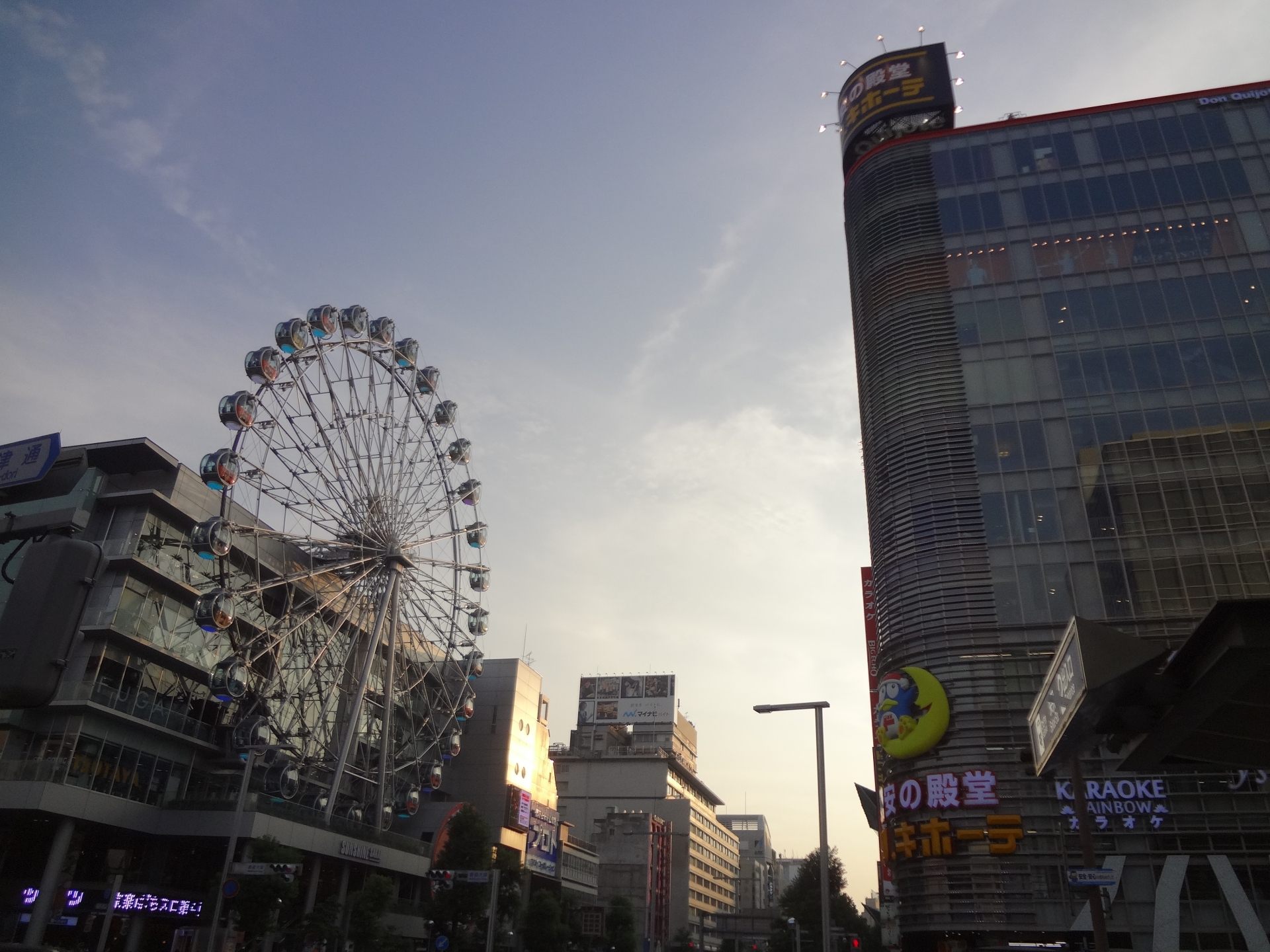 ドンキとメガドンキ、どっちが安い？徹底比較で見えるお得な買い方とは